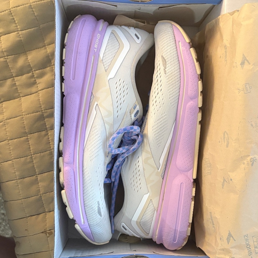 Brooks Women's White and Lavender Athletic Shoes Ghost 15